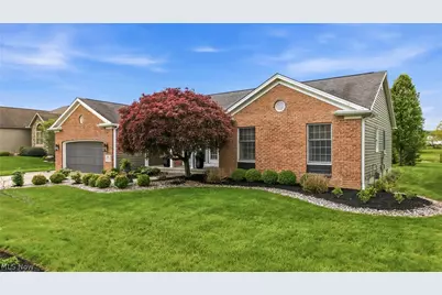 100 Forest Hill Drive, Hubbard, OH 44425 - Photo 2