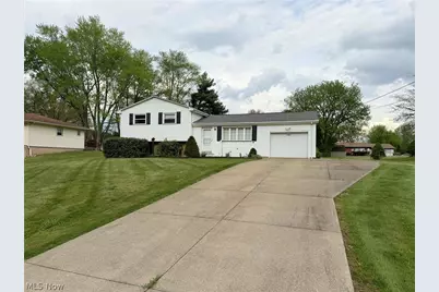 7090 Hillridge Avenue NE, Canton, OH 44721 - Photo 2
