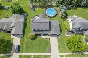 304 Rodeo Cir, Louisville, OH 44641 - Photo 2