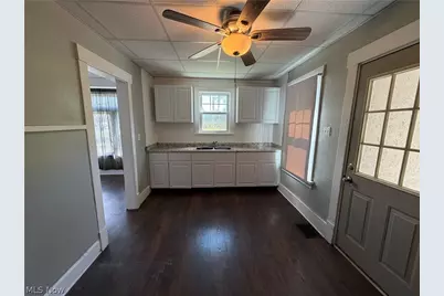 160 Hager Street, Hubbard, OH 44425 - Photo 4