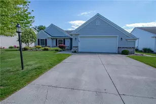 2202 Westwind Dr, Sandusky, OH 44870 - Photo 2