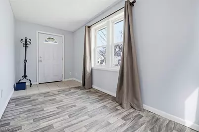 102 E Brookside Avenue, Akron, OH 44301 - Photo 6