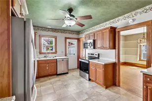 403 E Baird Ave, Barberton, OH 44203 - Photo 4