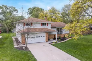 5609 Pinnacle Park Dr, Green Hills, OH 44131 - Photo 2