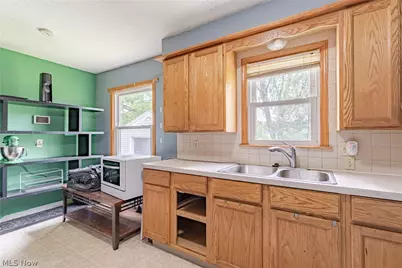 106 E Dresden Avenue, Akron, OH 44301 - Photo 6