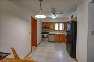 9307 Munich Dr, Parma, OH 44130 - Photo 10