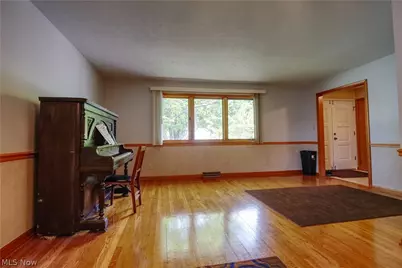 9307 Munich Drive, Parma, OH 44130 - Photo 6