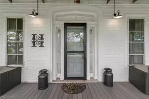 33932 Roberts Rd, Eastlake, OH 44095 - Photo 2