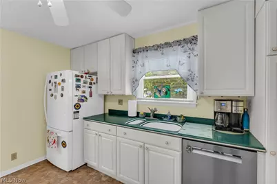 5295 Broadway, Lorain, OH 44052 - Photo 8
