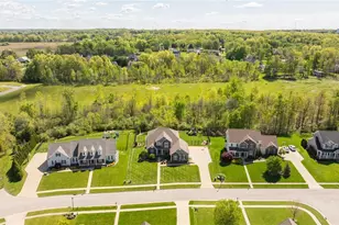 3358 Ridgely Park Dr, Poland, OH 44514 - Photo 8