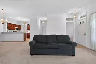 15 Hunters Woods Blvd, Canfield, OH 44406 - Photo 8
