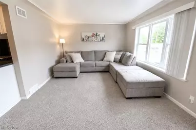 1046 Wilshire Drive, Youngstown, OH 44511 - Photo 2