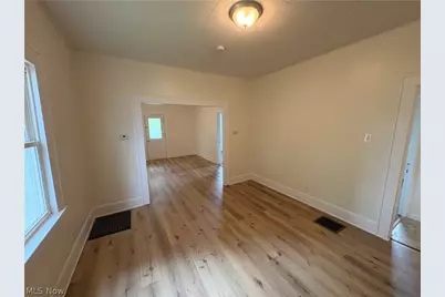 945 Davis Street, Akron, OH 44310 - Photo 4