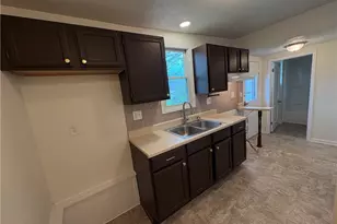 945 Davis St, Akron, OH 44310 - Photo 6