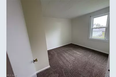 945 Davis Street, Akron, OH 44310 - Photo 8