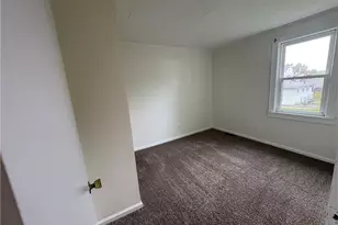 945 Davis St, Akron, OH 44310 - Photo 8