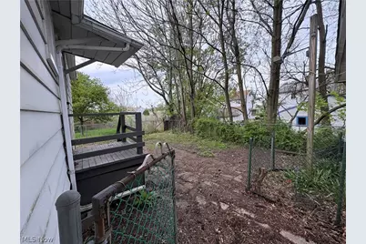 945 Davis Street, Akron, OH 44310 - Photo 12