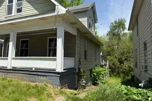 1111 Hillary Square, Steubenville, OH 43952 - Photo 2