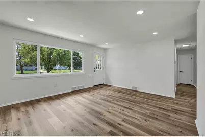 15424 Holland Road, Brook Park, OH 44142 - Photo 8
