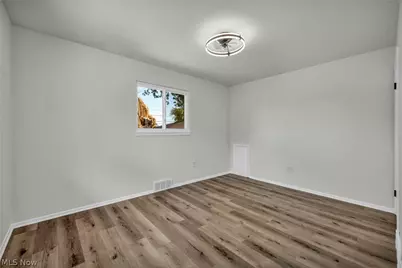 15424 Holland Road, Brook Park, OH 44142 - Photo 12