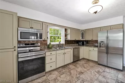 32207 Lake Road, Avon Lake, OH 44012 - Photo 4