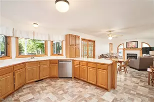 581 Woodhaven Dr, Uniontown, OH 44685 - Photo 8