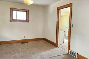 387 E York St, Akron, OH 44310 - Photo 8
