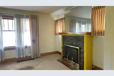 387 E York Street, Akron, OH 44310 - Photo 8