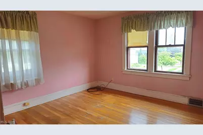 387 E York Street, Akron, OH 44310 - Photo 14