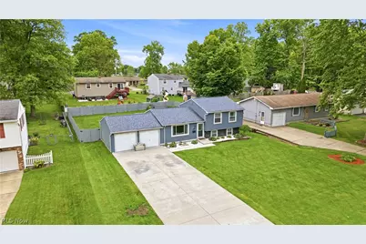 2219 Woodland Trace Street, Austintown, OH 44515 - Photo 2