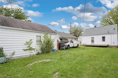 11104 McCracken Road, Garfield Heights, OH 44125 - Photo 22