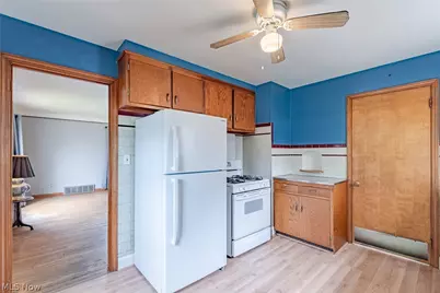 11104 McCracken Road, Garfield Heights, OH 44125 - Photo 6