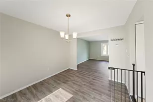 5565 Pin Oak Cir, Sheffield Village, OH 44054 - Photo 10