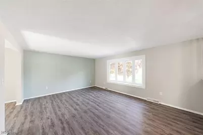 5565 Pin Oak Circle, Sheffield Village, OH 44054 - Photo 6