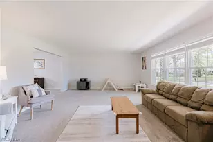 136 Blue Hill Ln, Fairlawn, OH 44333 - Photo 6