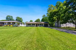 4542 Plumbrook Dr, Canfield, OH 44406 - Photo 2