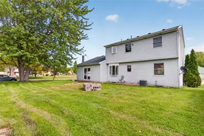 438 Hampton Drive, Elyria, OH 44035 - Photo 4