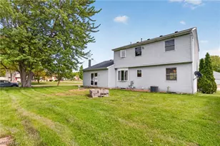 438 Hampton Dr, Elyria, OH 44035 - Photo 4