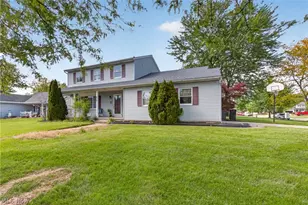 438 Hampton Dr, Elyria, OH 44035 - Photo 2