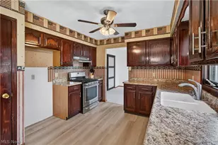438 Hampton Dr, Elyria, OH 44035 - Photo 16