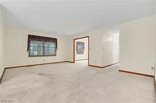 1344 Fox Run Ct, Youngstown, OH 44512 - Photo 10