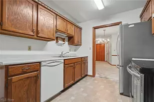 1344 Fox Run Ct, Youngstown, OH 44512 - Photo 14