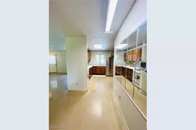 723 Trotter Lane, Berea, OH 44017 - Photo 8