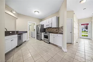 35 Gullybrook Ln, Willoughby Hills, OH 44094 - Photo 2