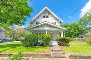 1396 Curtis St, Akron, OH 44301 - Photo 2