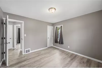 468 E 305th Street, Willowick, OH 44095 - Photo 8