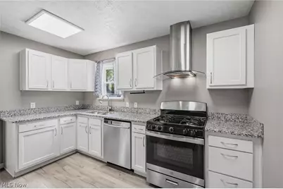 468 E 305th Street, Willowick, OH 44095 - Photo 4