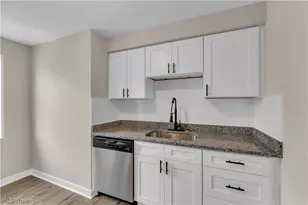 20571 Lakeshore Blvd, Euclid, OH 44123 - Photo 10