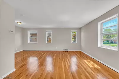 20571 Lake Shore Boulevard #2/UP, Euclid, OH 44123 - Photo 4