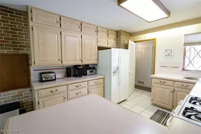 1009 Fair Oaks Avenue SW, North Canton, OH 44720 - Photo 6